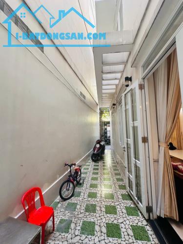 Định cư gấp bán Biệt thự Phú Nhuận, dt: 8m x 20m, 4 tầng, nội thất hiện đại, Giá chỉ 22 tỷ
