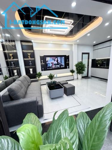 SIÊU PHẨM VÕNG THỊ TÂY HỒ - CHỈ 6 TỶ ĐỒNG CÓ NGAY NHÀ 5 TẦNG SẴN Ở