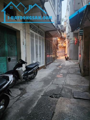 Bán nhà phố hoàng mai 30m2 2 tầng còn ở tốt – ngõ 3m thông thoáng - giá 5.7 tỷ