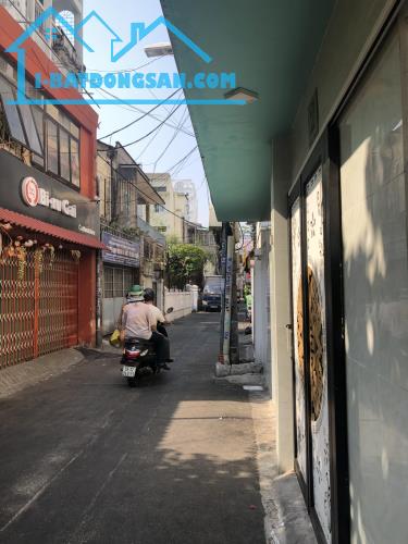 Bán nhà mặt phố 32 Huyền Quang, Tân Định, Q.1, TP.HCM, giá thỏa thuận,