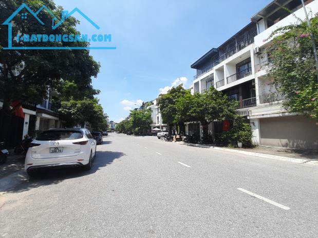 BÁN LIỀN KỀ TRỤC CHÍNH KĐT AO SÀO, HOÀNG MAI, 70M,5T,MT5M, VỈA HÈ, Ô TÔ, KINH DOANH