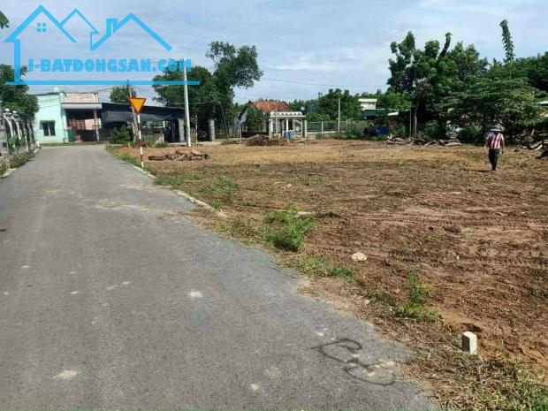 CẦN SANG LẠI MÃNH VƯỜN (2.540M2) ĐẤT THỔ CƯ SHR NGAY CHỢ DÂN CƯ HIỆN HỮU GIÁ 590 TRIỆU