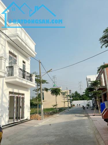 Nhà 1 trệt 1 lầu mới xây gần thị trấn Tân Hiệp