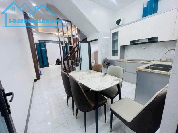 Bán nhà phố hoàng mai 42m2 4 tầng còn mới – Sân để xe - giá 7.35 tỷ