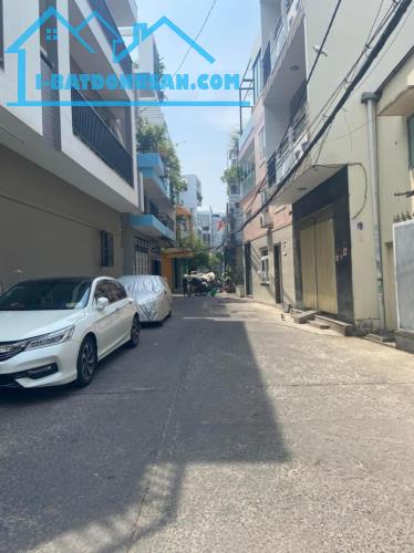 Gấp bán nhà Thủ Đức, dt 116m2, 3 tầng, giá 8.7 tỷ, cạnh Hoàng Diệu 2.