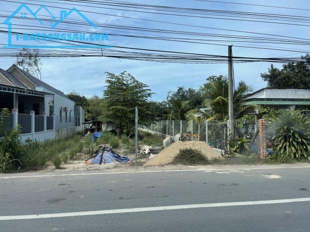 SANG LẠI NỀN ĐẤT (6X40=240M2) THỔ CƯ SHR MT NHỰA NGAY CHỢ DÂN ĐÔNG GIÁ 660 TRIỆU