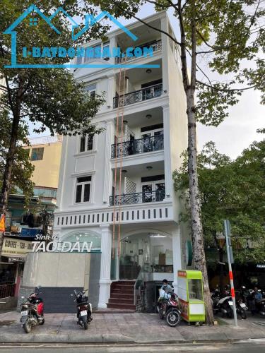Mặt tiền Trường Sa, Phú Nhuận: 6,7m x 18m; 4 tầng, HĐT: 100 triệu/th. Giá 26 tỷ.