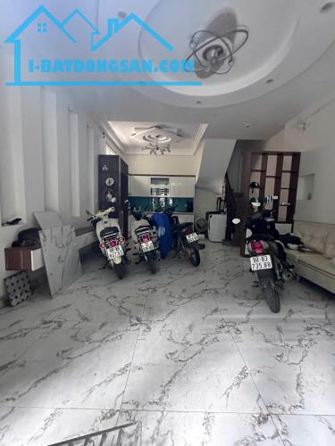 Bán nhà phố hoàng mai 42m2 3 tầng ở tốt – lô góc 2 thoáng - giá 8.7 tỷ