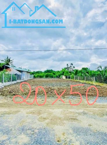 ĐỊNH CƯ SANG ÚC CẦN SANG LẠI 1000M2 ĐẤT SHR LIỀN KỀ CHỢ, ỦY BAN, TRƯỜNG HỌC GIÁ 360 TRIỆU