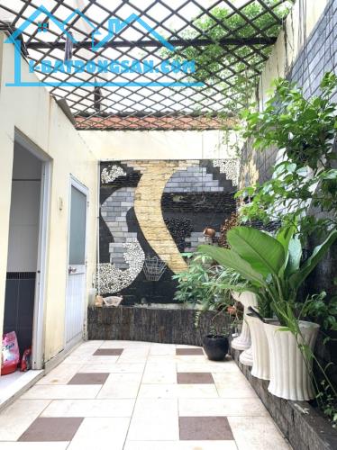Gấp bán nhà Thủ Đức, 4 tầng, gần MT Đỗ Xuân Hợp, giá 10.9 tỷ, dt 93m2.