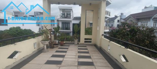 Gấp bán nhà 4 tầng, giá 10.9 tỷ, dt 93m2, gần MT Đỗ Xuân Hợp, Thủ Đức.