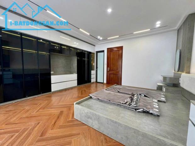 Bán nhà Đội Cấn, Ba Đình 32m2, 5 tầng, MT 6.6m, nhỉnh 9 tỷ.
