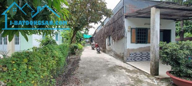GẤP BÁN ĐẤT TẶNG NHÀ C4, P/LÔ, HXH TRÁNH, DT 200M², GÒ CÁT, PHÚ HỮU