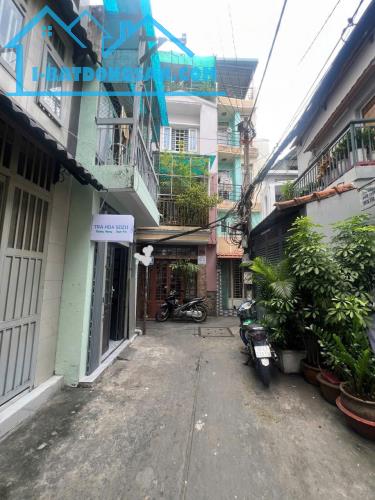 Bán nhà 1 sẹc Lô góc Huỳnh Văn Bánh 18m2 – Giá 2,8 Tỷ tl.