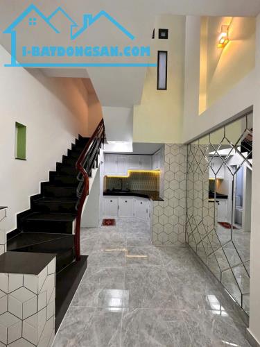 Bán căn nhà cách mạng tháng tám, quận 3, giá chỉ 3.6 tỷ thương lượng