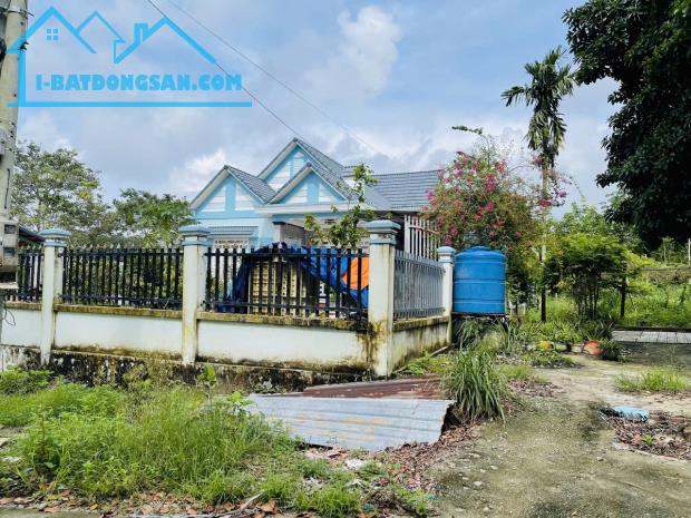 ĐỊNH CƯ SANG ÚC CẦN BÁN GẤP BIỆT THỰ (3125M2) THỔ CƯ NGAY SÁT CHỢ DÂN CƯ ĐÔNG GIÁ 4 TỶ 8