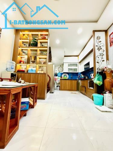 Bán nhà Mỹ Đình gần ô tô DT 35m x 5 tầng MT 4m giá 8.5 tỷ