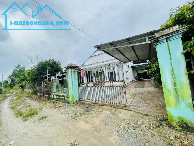 ĐỊNH CƯ SANG ÚC CẦN SANG LẠI MÃH VƯỜN (4.690M2)THỔ CƯ SHR GẦN CHỢ, ỦY BAN GIÁ 600 TR