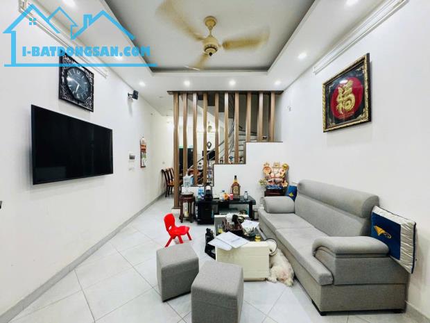 PHỐ LẠC LONG QUÂN – NHÀ 2 MẶT NGÕ THÔNG – GẦN HỒ TÂY – Ở NGAY