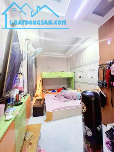 Bán gấp nhà ngay chợ Phạm Văn Hai, gần sân bay, hẻm 3m thông, 45m², 3 tầng mới, 5.x tỷ 🌟