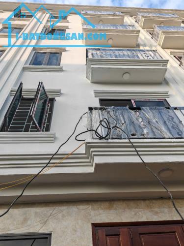 Bán nhà riêng tại Thụy Phương, 40m2, phân lô, ô tô, full nội thất , nhỉnh 5tỷ.