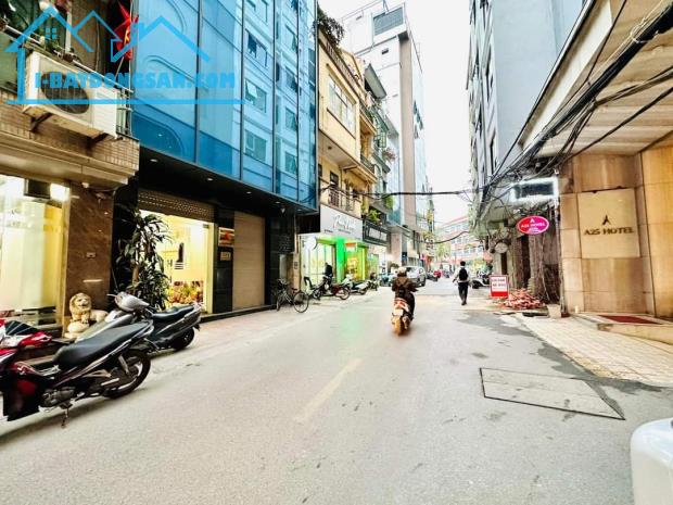 Cần bán gấp nhà ngõ 121 Thái Hà, DT 63m X 6T, MT 4.7m, ô tô tránh, vỉa hè, cách phố 50m