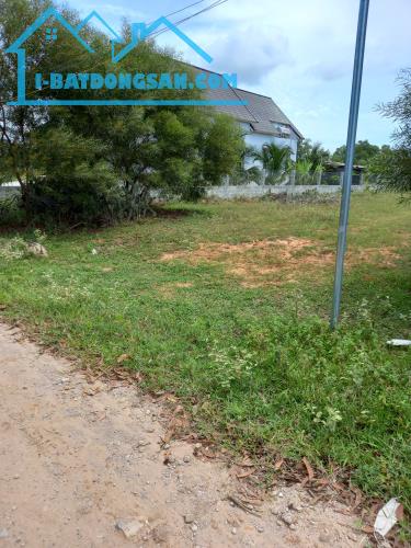Đất Ngộp 2 mặt tiền-Mũi Né-Lâm Đồng-DT 9.600m2,gần Sân Bay,gần UBND Thiện Nghiệp