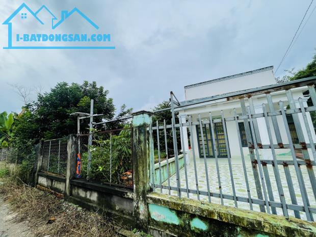 ĐỊNH CƯ SANG ÚC CẦN SANG LẠI MÃH VƯỜN (4.690M2)THỔ CƯ SHR GẦN CHỢ, ỦY BAN GIÁ 600 TR