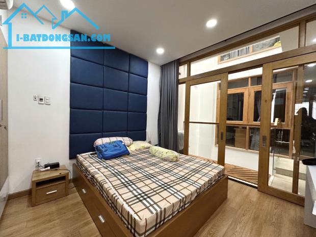 Bán nhà 5 tầng Hai Bà Trưng - Tân Định, xe hơi ngủ trong nhà, dt: 4,2m x 20m. Giá 20,5 tỷ.