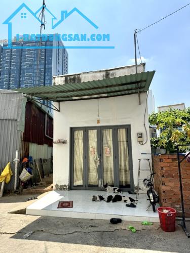 Nhà cấp 4 HXH Huỳnh Tấn Phát, Phường Phú Thuận, Quận 7