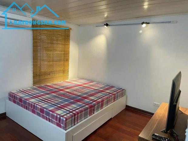 Bán nhà phố Hoàng Cầu 40m2 mặt tiền 5m nhỉnh 13 tỷ chỉ 15m ra vườn hoa 1-6 an sinh đỉnh