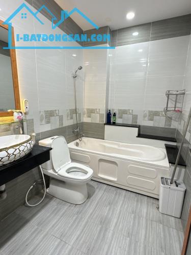 Bán nhà HXH 5m gần MT Phạm Văn Chiêu P.An Hội Tây 5 tầng 67m2 giá 9.7 tỷ