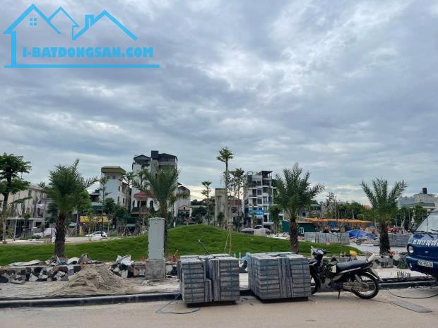 Bán nhà Phố Ngọc Thụy, 121m², mặt tiền 5m, Kinh doanh -Vỉa hè, Giá 32 tỷ – Long Biên
