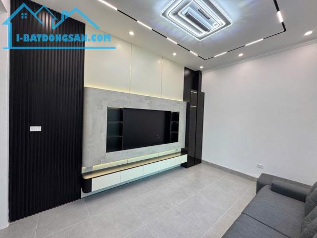Trung tâm Văn Quán Lô Góc 35m 5 tầng,full nội thất,ôtô đỗ cửa,dân trí cực cao,an sinh đỉnh