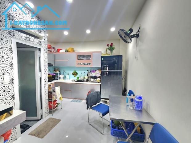 bán Nhà HXH đường đặng thúc vịnh QHM, gần BV hóc môn, 144m², 2 tầng, chỉ 5.x tỷ