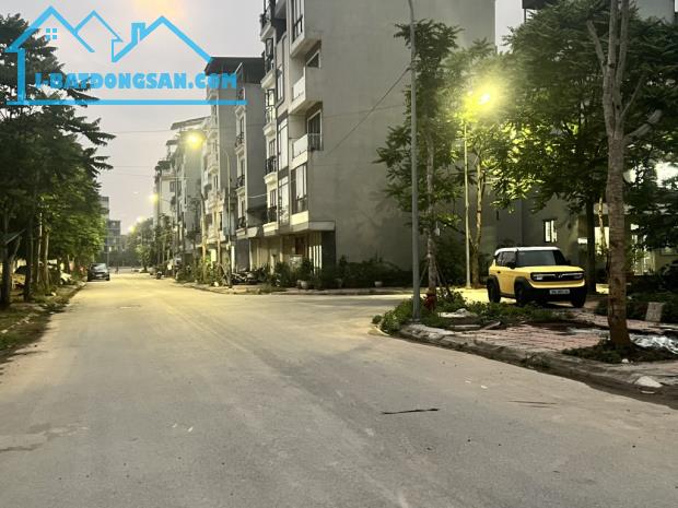 Bán Đất Tái Định Cư Ngọc Thụy, Phường Bồ Đề, DT: 56m2, mt: 4.1m giá hơn 17 tỷ.