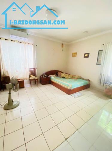 Biệt thự cổ mái Thái GẤP BÁN hẻm 537 Nguyễn Oanh ngang 14m 233m2 view sông 22.5 tỷ.