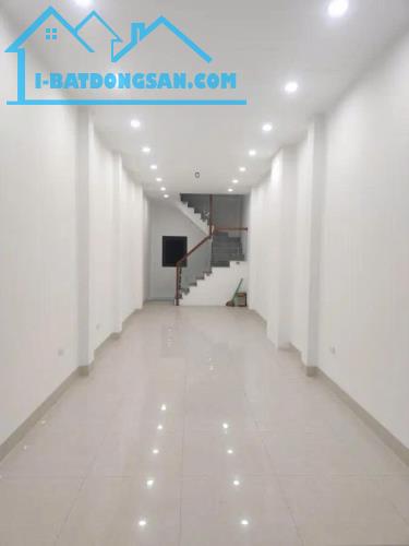 Bán gấp nhà 4 tầng đẹp mặt phố lớn Quang Trung, 36m2, mặt tiền 3m, kinh doanh sầm uất