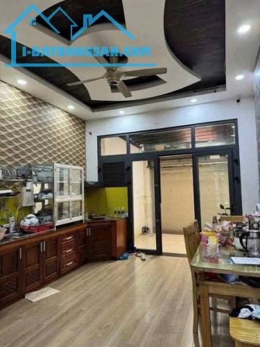 HẺM NHỰA THÔNG 7M XE HƠI NGỦ NHÀ VƯỜN LÀI 4X20 4 TẦNG ST BTCT 6PN 6WC GIÁ 8.2 TỶ