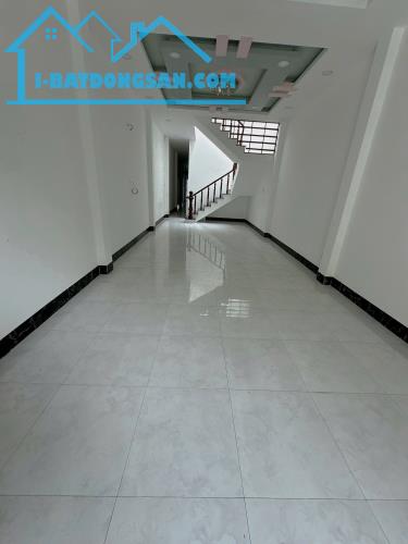 Nhà 1 trệt 1 lầu có 4PN KDC Chợ Chùa,sổ hồng công chứng ngay