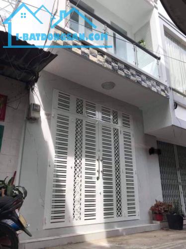 Bán gấp nhà Hẻm ô tô Lê Thị Ngay 52m2 _ 2 tầng chỉ nhỉnh 2 tỷ.