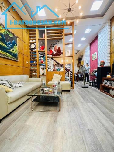 Bán nhà Phú Đô 51m², 5T hiện đại, đường rộng, ô tô đỗ cửa, chỉ 11 tỷ!