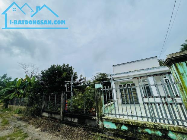 ĐỊNH CƯ SANG ÚC CẦN SANG LẠI MÃH VƯỜN (4.690M2)THỔ CƯ SHR GẦN CHỢ, ỦY BAN GIÁ 600 TR