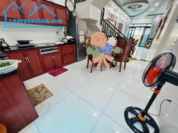 Nhà Tốt Tân Bình – 3 Tầng Mới (BTCT) – Hẻm Ô Tô Gần Mặt Tiền – Trường Chinh & Cộng Hòa