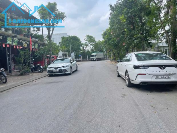 Bán 121,3m đất TĐC Trâu Quỳ, trước đường 17m, sau nhà 13m mặt tiền siêu đẹp 6,42m gần hồ