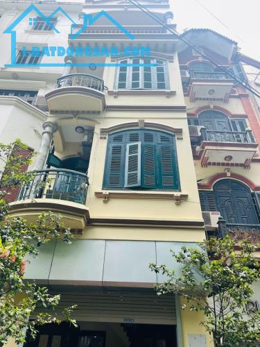 Bán nhà Hoàng Cầu, Đống Đa 2 mặt ngõ Ô TÔ tránh 56,6/60m MT4 Sổ A4 Kinh doanh