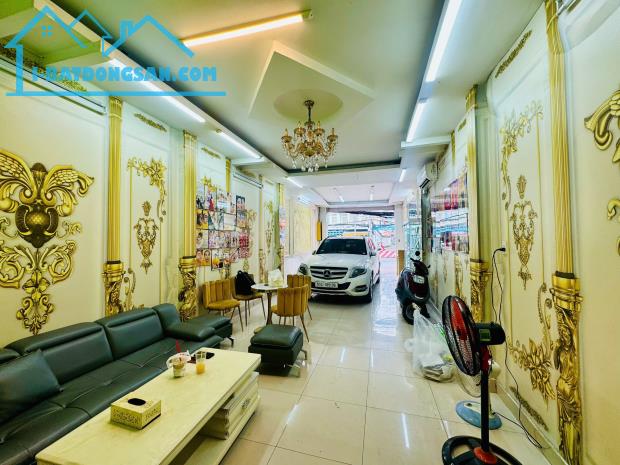 Bán nhà Mặt Tiền đường Huỳnh Tấn Phát Quận 7, 4 lầu 110m2 chỉ 18 tỷ