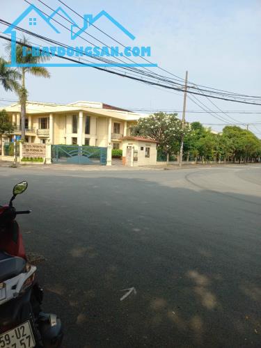 Bán kho xưởng 210 tỷ, 50x280m, mặt tiền nguyễn hữu trí , bến lức, Long An