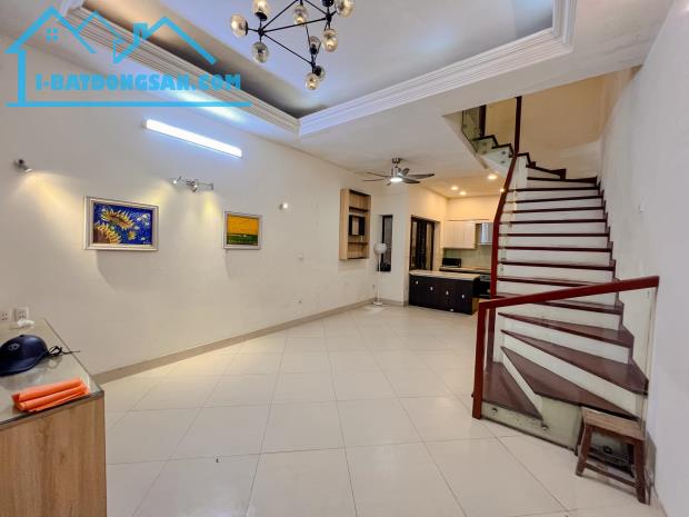 KIẾN TRÚC SƯ BÁN NHÀ 80M2*5T KIM ĐỒNG, NGÕ Ô TÔ