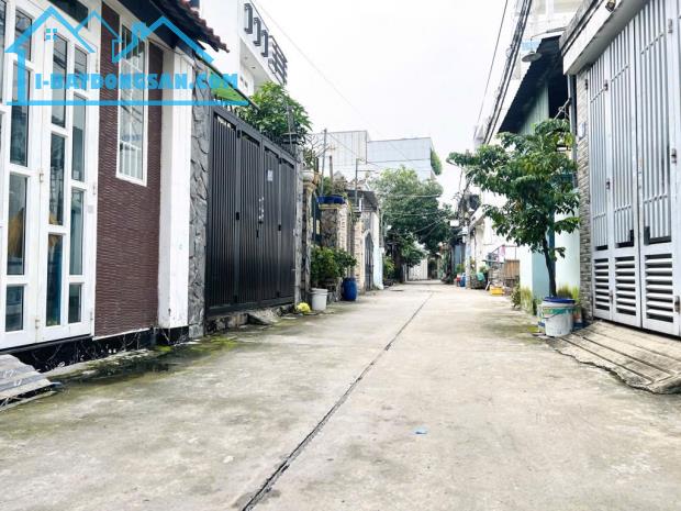 Bà Điểm(HM) bán nhà 2 tầng 92m2 2PN HXH gần QL22 giá 5,3tỷ
